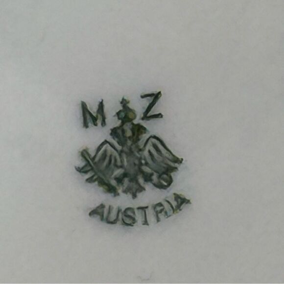 Vintage Moravia Porzellan Austria Porcelain
Plate with Floral Design - Picture 6 of 7